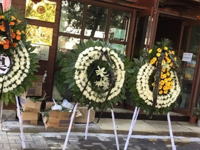 八宝山莲花厅、菊厅在哪位置什么级别?门口有卖花圈的吗