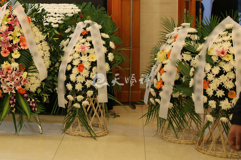 白事一条龙花篮摆放 白事一条龙花篮摆放